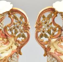 Seszták János Kolozsvár díszváza pár. Vázatesten rokályos kartusokban idillikus jelenetek, virágos d...