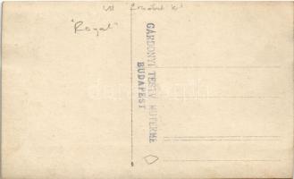 Budapest VII. Royal kávéház és vendéglő, vendégek pincérrel a kertben. Erzsébet körút. Gárdonyi Test...