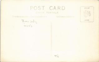 Borbély és órás mester üzlete és a cég reklámja. photo