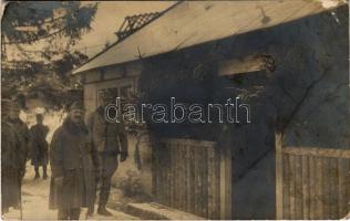 1917 Osztrák-magyar katonák karácsonyfákkal díszítik a barakk épületét / WWI Austro-Hungarian K.u.K. military, soldiers decorating the barrack buildings with Christmas trees. photo + "GRUPPENKOMMANDO OBERST DAUBNER" (EB)