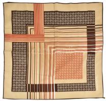 Fiorini kézzel szegett kendő, szép állapotban, jelzéssel, 75x75 cm