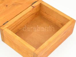 Préselt rózsamintás fa díszdoboz, szép állapotban, 24x19x10 cm