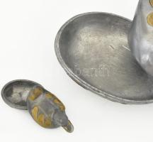 Kacsa és kiskacsa. 2 db fém figura, réz rátétekkel. Szétnyitható, belül üreges (egymásba rakható). h...