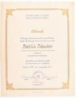 1947 Schablik Sándor tanácsköztársasági forradalmár, későbbi munkásőr parancsnok részére kiállított MKP csepeli VB oklevél, Koczina Gyula (1924-), a Csepeli Nemzeti Bizottság, későbbi ezredes és az MDP Központi Vezetőség tagja (1951-1954) és Kalamár József (1895-1956. október 26.) Weiss Manfréd-gyári munkás, politikus, csepeli főbíró, az 1956-os forradalom egyik áldozata autográf aláírásával, 30x23,5 cm