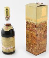 1975 Tokaji aszú, 5 puttonyos, bontatlan palack fehér desszertbor, papírdobozban, 0,5 l.