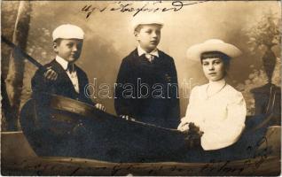 1904 Újtátrafüred, Neu-Schmecks, Novy Smokovec (Magas-Tátra, Vysoké Tatry); műtermi fotó gyerekekkel / studio photo with children (fl)