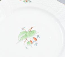 Herendi csipkebogyó / hecsedli mintás porcelán süteményes készlet. Kézzel festett, jelzett, hibátlan...