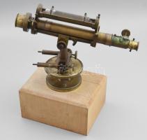 Ertel & Sohn antik réz teodolit, fa talapzaton, szép állapotban, kopással, m: 31,5 cm