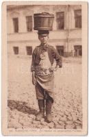 1916 Russische Typen. Ein Händler mit eingemachten Früchten / Russian folklore, merchant (EB)