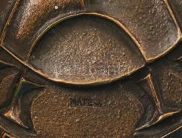 Máté János (1938-2014): Bronz fali dísztányér, jelzett, d: 14 cm