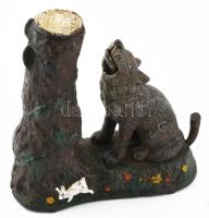 Hubley "Mókust kergető farkas" alakú festett, öntöttvas mechanikus persely, jelzett (Huble...