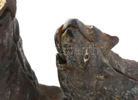 Hubley "Mókust kergető farkas" alakú festett, öntöttvas mechanikus persely, jelzett (Huble...