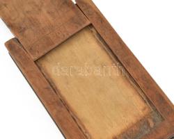 1848 báró Majdán György borotva tartója. Faragott fa két oldalán a magyar és a családi címerrel és f...