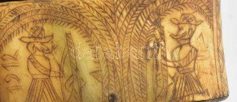 1912 Zsír tartó. Vadászjelenetekkel díszített csont, fa fedéllel 9x5 cm