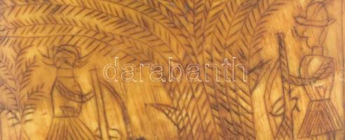 1912 Zsír tartó. Vadászjelenetekkel díszített csont, fa fedéllel 9x5 cm