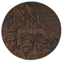 1985. "Felszabadulásunk 40. évfordulójára" egyoldalas bronz emlékérem, eredeti tokban. Szign.:KO (98mm) T:UNC