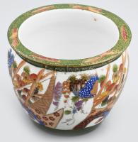 Japán porcelán kaspó. Kézzel festett, jelzett, kis kopással. d: 17 cm, m:13 cm