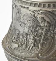 Az inas kalandjai és szerelmi élete domborműves ón kupa. Jelzett. fedeles 20 cm