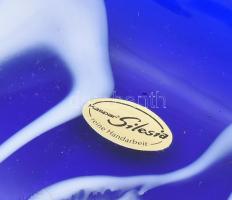 Silezia cseh nehézüveg kínáló tál, anyagában színezett húzott, jelzett, hibátlan 18x13 cm