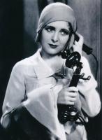 cca 1920 ,,Kagylózó" hölgyek, az egyik felvétel szolidan erotikus, 2 db modern nagyítás, 15x21 ...