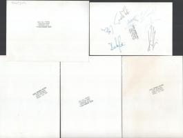 Első Emelet zenekar csoportképe és a tagok portré felvételei, valamennyi kép dedikálva (a csoportkép...