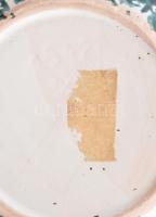 Magyar iparművész mázas kerámia dísztál. Kézzel festett, jelzett, kis mázrepedéssel 22x22 cm