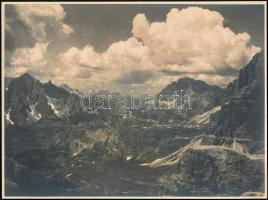 cca 1930 Bíró Pál hagyatékából 1 db vintage fotóművészeti alkotás, ezüst zselatinos fotópapíron (Felhők az Alpok felett), 17,2x23,2 cm