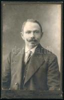 cca 1925 Dés, Zeffer Lukács fényképész műtermében készült, keményhátú vintage fotó, a karton egy része kettévált, 10,4x6,4 cm