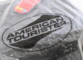 American Tourister börönd . Új állapotban, eredeti comagolásban. teleszkópos nyéllel 32x42 cm