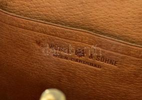 cca 1900 Krokodilbőr női táska. M. Würzl & Sühne Wien -Carlsbad jelzett, kis kopással, réz zárra...