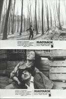 cca 1978 ,,Magyarok" című film jelenetei és szereplői, 17 db vintage produkciós filmfotó ezüst zselatinos fotópapíron, a használatból eredő (esetleges) kisebb hibákkal, 18x24 cm