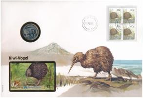 Új-Zéland 1989. 20c Cu-Ni "Kiwi" multicolor emlékérme, felbélyegzett borítékban új-zélandi telefonkártyával, bélyegzéssel, német nyelvű tájékoztatóval T:XF  New Zealand 1989. 20 Cents Cu-Ni "Kiwi" multicolor commemorative coin, in envelope with New Zealander payphone card stamp, cancellation and a description in german C:XF
