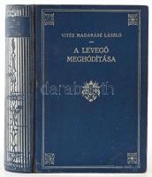 Madarász László: A levegő meghódítása. A léghajózás és géprepülés története a kezdettől a mai napig. A hat világrész. Utazások és felfedezések. XX. Bp.,[1926],Világirodalom,(Hornyánszky-ny.), 392 p.+ 64 (kétoldalas fekete-fehér képtáblák.) t. Kiadói egészvászon-kötés, a borítón kopásnyomokkal.