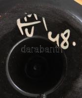 2 db kerámia sétáló gyertya tartó. Hódmezővásárhely, jelzett, 1901-es kis lepattanással 12, 14 cm