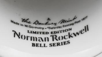 2 db Norman Rockwell porcelán csengó. Matricás, jelzett, hibátlan 19 cm