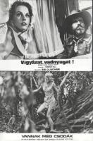 cca 1988 előtt készült filmekből egy-egy jelenet, 7 db vintage produkciós filmfotó ezüst zselatinos fotópapíron, a használatból eredő (esetleges) kisebb hibákkal, 18x24 cm