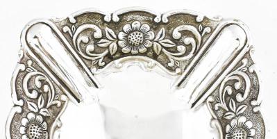 Ezüstözött masszív fém kínáló tál, 17x17 cm