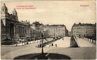 Budapest V. Szabadság téri részlet, automobil