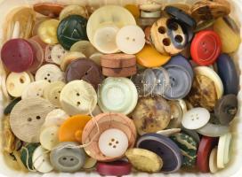 Egy doboznyi vegyes gomb, kb. 200 db