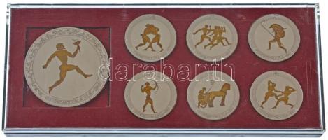 Szovjetunió 1980. "Moszkvai Nyári Olimpiai Játékok (Olympiada-80)" 7xklf üveg emlékérem tükrös felülettel (75mm és 46mm) műanyag tokban T:UNC,AU egyiken kopás Soviet Union 1980. "Moscow Summer Olympic Games (Olympiada-80)" 7xdiff glass commemorative medal with mirror surface (75mm and 46mm) in plastic case C:UNC,AU worn on one