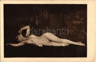Meztelen erotikus hölgy / Erotic nude lady. Phot. Schieberth A. 12.