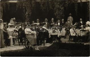 1917 Trencsénteplic, Trencianske Teplice; fürdő vendégek és pincérek az étterem teraszán / spa, restaurant terrace with guests and waiters. photo