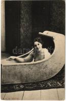 Meztelen erotikus hölgy kádban / Erotic nude lady in bathtub (EK)