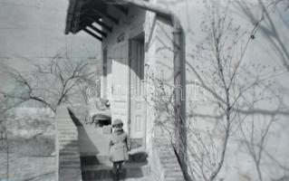 11 db különféle fotótasak, benne vegyes negatívokkal