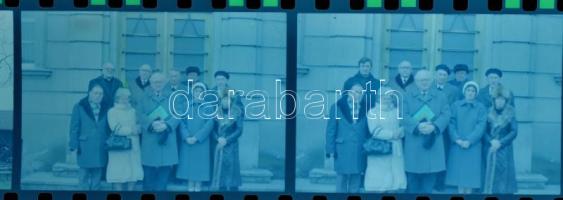 11 db különféle fotótasak, benne vegyes negatívokkal