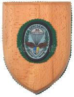 DN "Bercsényi 34. (Felderítő Zászlóalj)" textil felvarró (83x93mm) fa talapzatra rögzítve (142x190mm) T:AU,XF