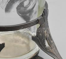 Berndorf alpakka asztali kináló, mintás háromkaréjú üveg betét patinás négy lábon plasztikus mintáva...