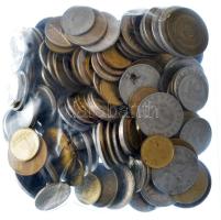 Vegyes, magyar és külföldi érmetétel mintegy ~2kg súlyban T:vegyes Mixed, Hungarian and foreign coin...