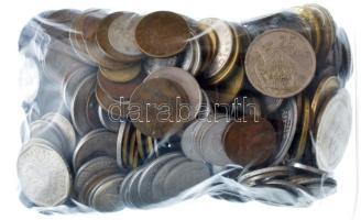 Vegyes, magyar és külföldi érmetétel mintegy ~2kg súlyban T:vegyes Mixed, Hungarian and foreign coin...