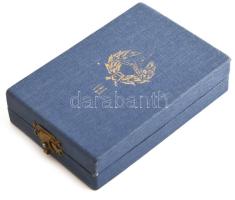 1947. "Közbiztonsági Bronz Szolgálati Jel" bronz kitüntetés mellszalagon, hátoldalán &quot...